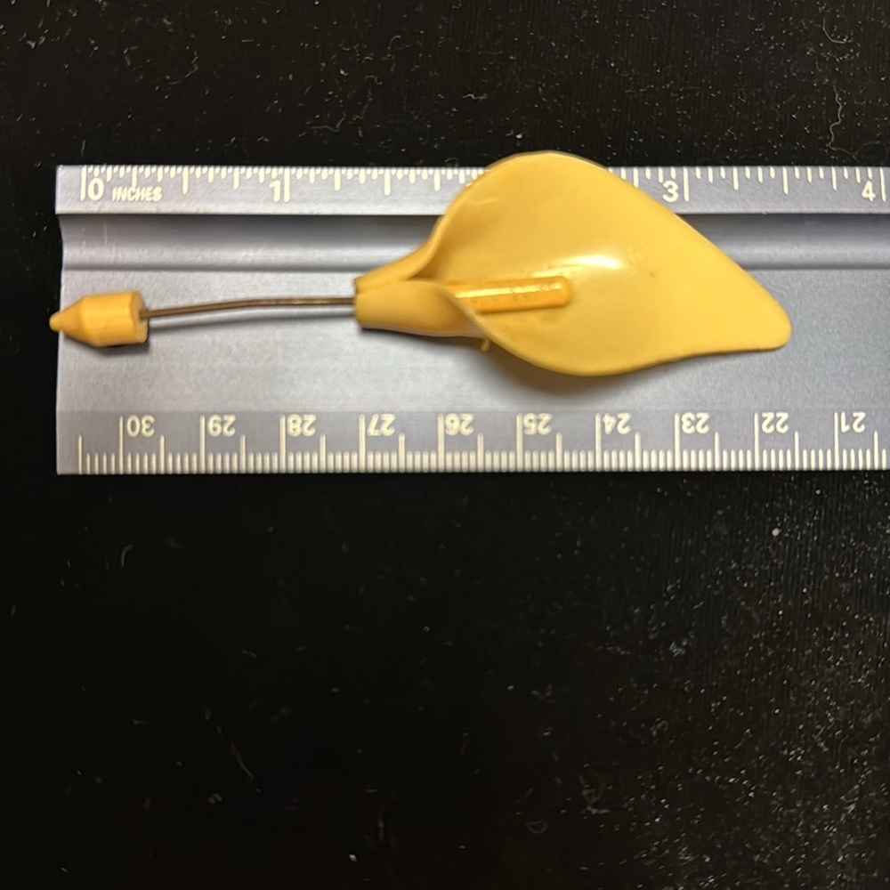 Vintage Lucite Lily Brooch - Picture 2 of 2